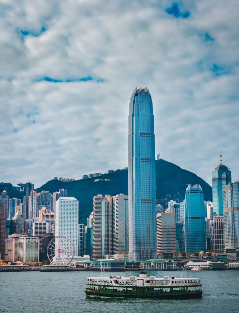 香港酒店的網站設計美學：從半島到奕居的奢華密碼
